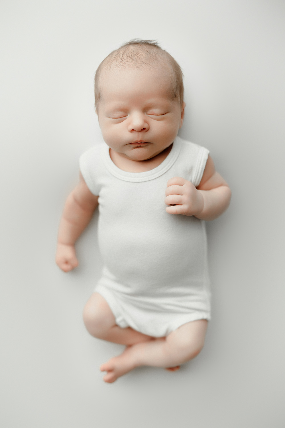 orlando newborn photographer simple pose orlando newborn photographer simple pose
